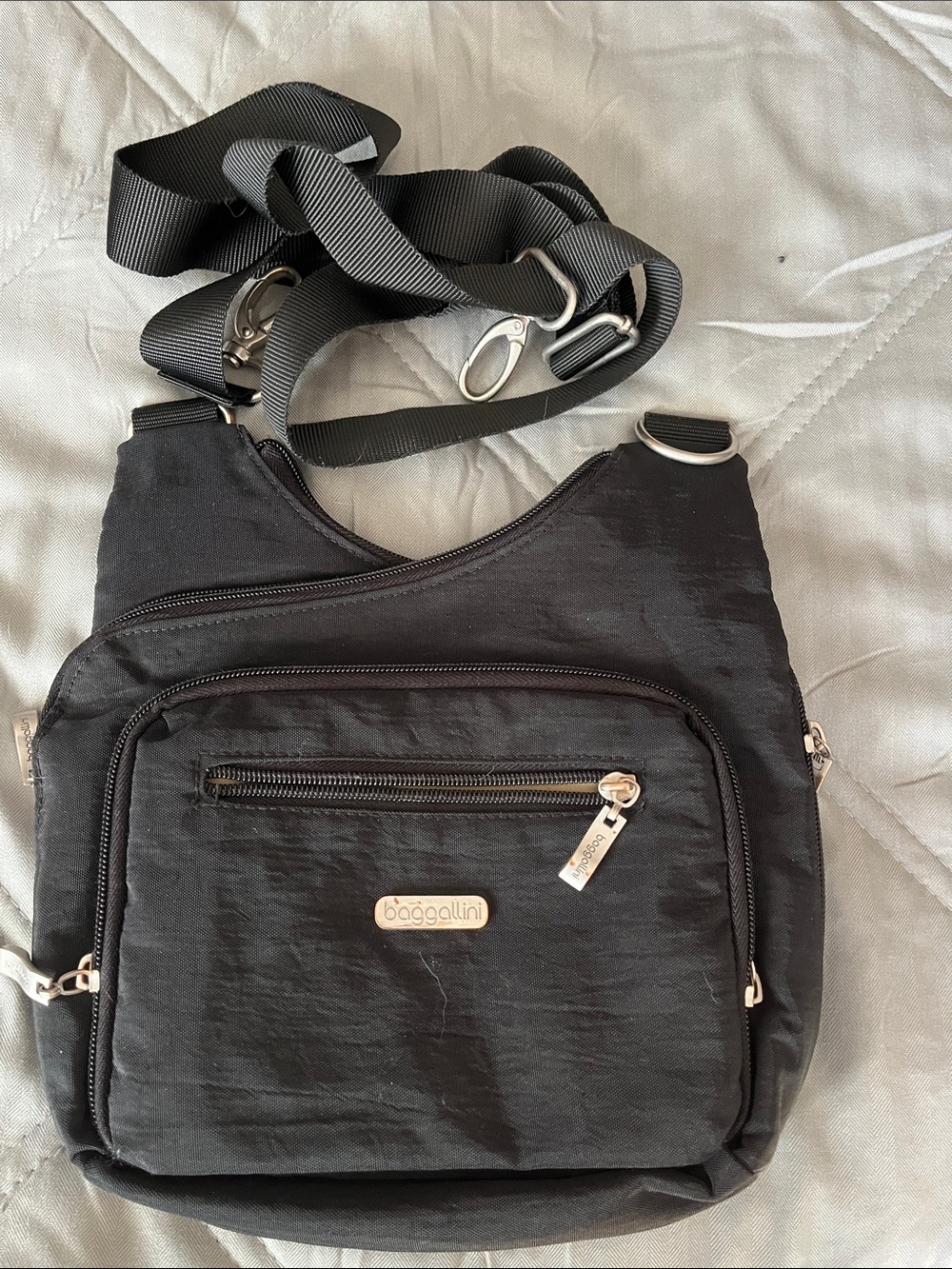 Baggallini Black Compact Crossbody with Multiple Zip Pockets